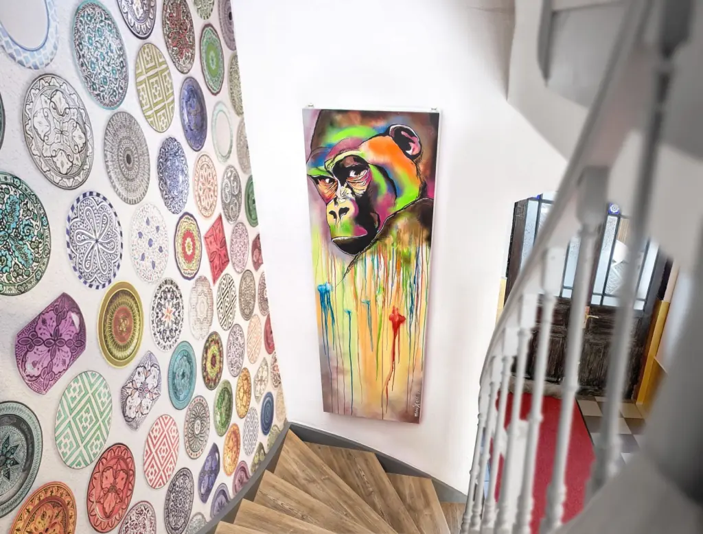 Flur mit Kunst im Hotel wohnbar